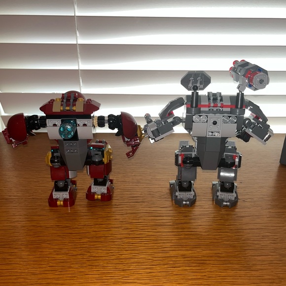 Lego Iron Man and War Machine hulk busters - Picture 2 of 4